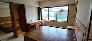 Room in 2 BHK Apartment at Pali Hill – for Rent