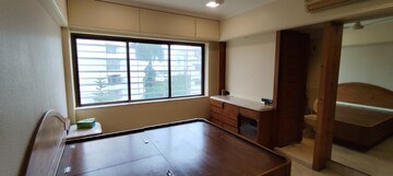 Room in 2 BHK Apartment at Pali Hill – for Rent
