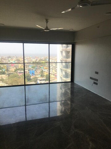 Room in 3 BHK Apartment at Rustomjee Paramount F Wing, Khar West – for Rent