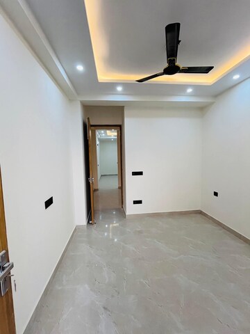 Room in 1 BHK Builder Floor at Saket – for Rent
