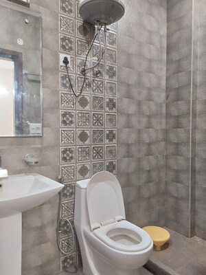 Master Bedroom in 2 BHK Builder Floor at Kalkaji – for Rent