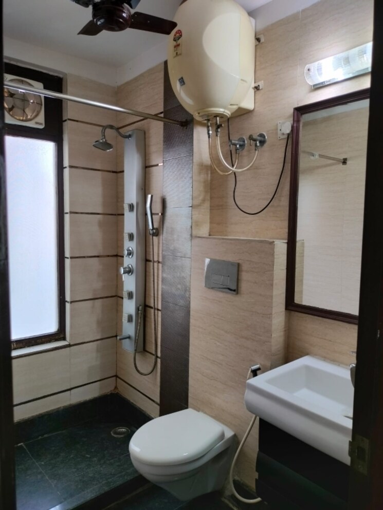 Attached Bathroom, kailash colony 3 Bedroom 1500 Sq.Ft. Builder Floor In Kailash Colony Delhi 9322296