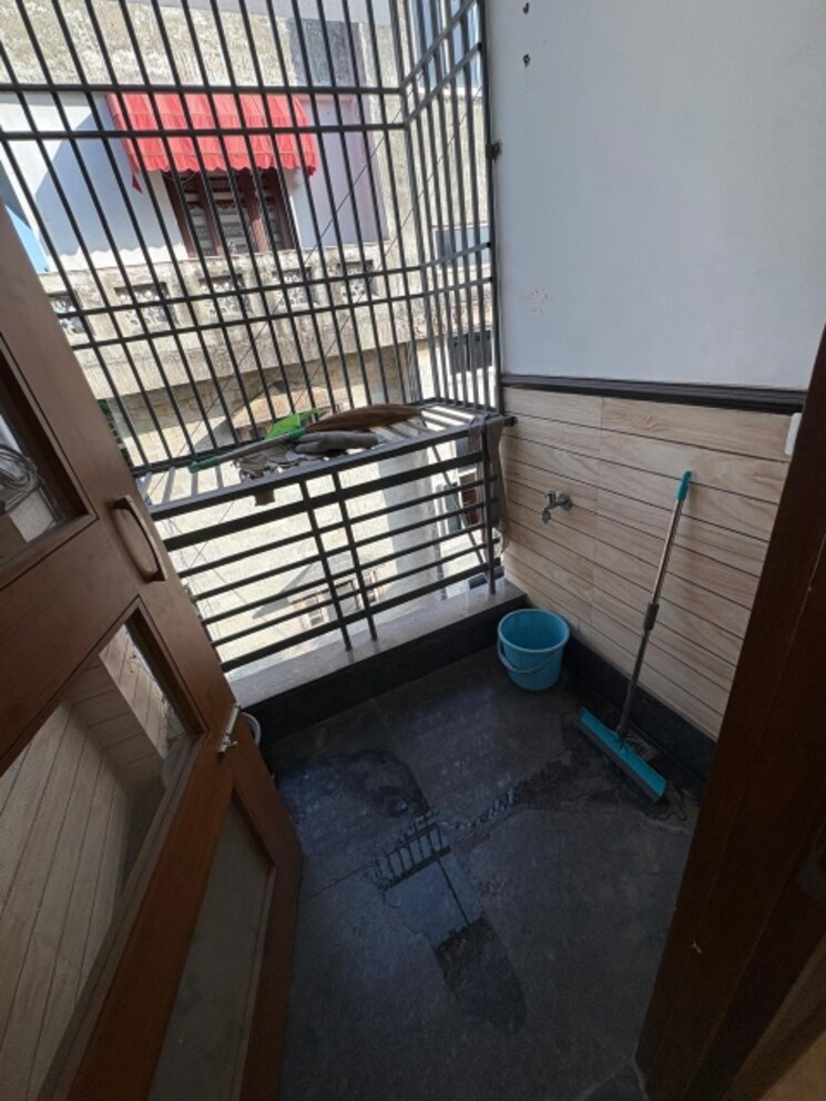 Balcony, kalkaji 2 Bedroom 1000 Sq.Ft. Builder Floor In Kalkaji Delhi 9322299