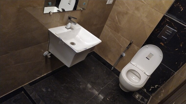 Attached Bathroom, kalkaji 2 Bedroom 1000 Sq.Ft. Builder Floor In Kalkaji Delhi 9322299