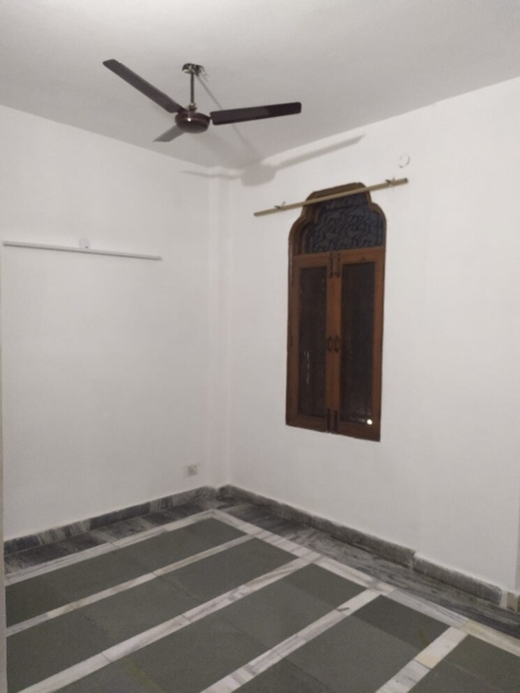 Master Bedroom, chittaranjan park 2 Bedroom 1250 Sq.Ft. Builder Floor In Chittaranjan Park Delhi 9322302