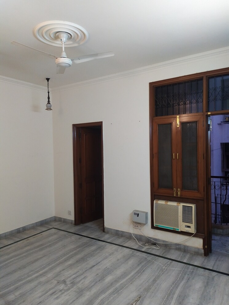 Bedroom, chittaranjan park 2 Bedroom 1250 Sq.Ft. Builder Floor In Chittaranjan Park Delhi 9322302