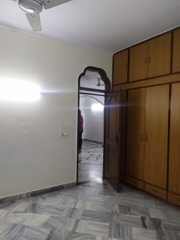Master Bedroom in 2 BHK Builder Floor at Chittaranjan Park – for Rent