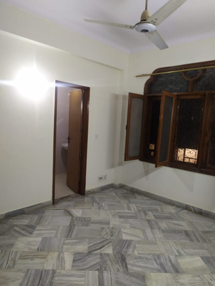 Master Bedroom, chittaranjan park 2 Bedroom 1250 Sq.Ft. Builder Floor In Chittaranjan Park Delhi 9322302