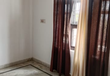 Room in 2 BHK Builder Floor at Huda – for Rent