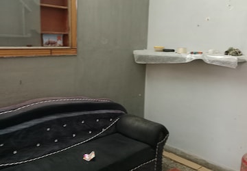 Room in 1.5 BHK Builder Floor at Huda – for Rent