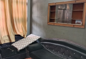 Living Room in 1.5 BHK Builder Floor at Huda – for Rent