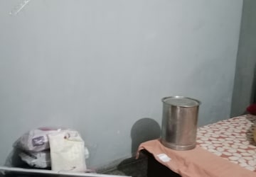 Room in 1.5 BHK Builder Floor at Huda – for Rent