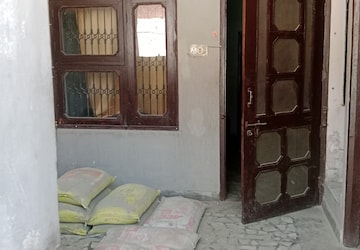 Living Room in 1.5 BHK Builder Floor at Huda – for Rent