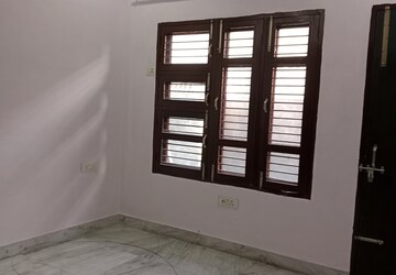 Room in 3 BHK Builder Floor at Huda – for Rent