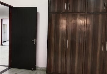 Room in 3 BHK Builder Floor at Huda – for Rent