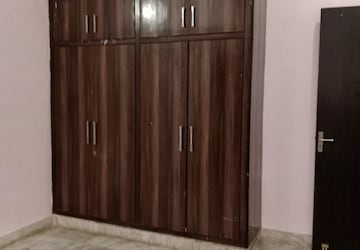 Room in 3 BHK Builder Floor at Huda – for Rent