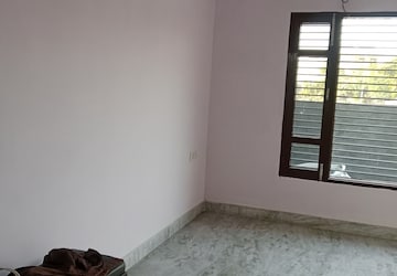 Room in 3 BHK Builder Floor at Huda – for Rent