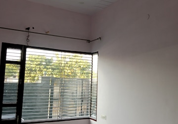 Room in 3 BHK Builder Floor at Huda – for Rent