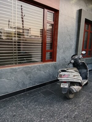 Parking in 3 BHK Builder Floor at Huda – for Rent