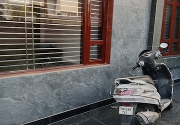 Parking in 3 BHK Builder Floor at Huda – for Rent