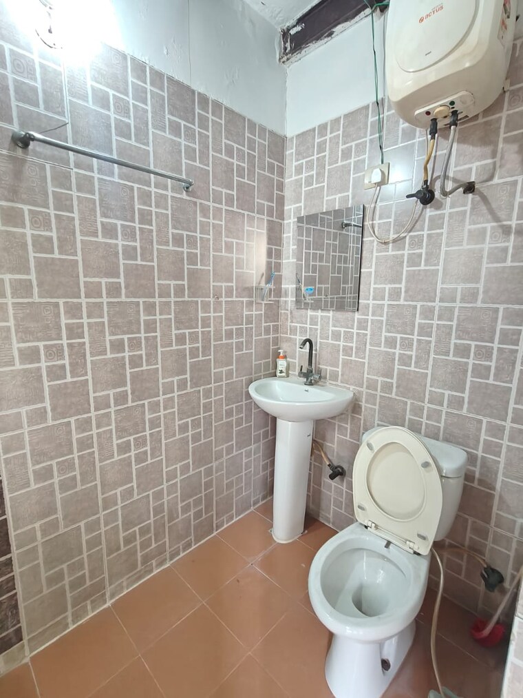 Bathroom, laxman vihar phase 2 3 Bedroom 125 Sq.Yd. Independent House In Laxman Vihar Phase 2 Gurgaon 9322336