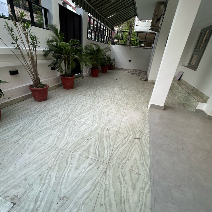 Balcony, south extension i 3 Bedroom 2300 Sq.Ft. Builder Floor In South Extension I Delhi 9322361