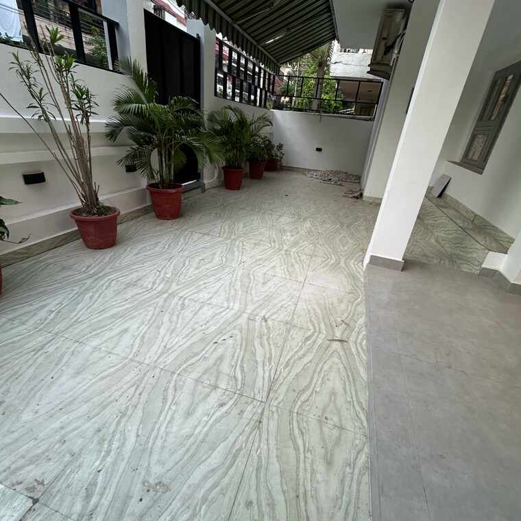 Balcony, south extension i 3 Bedroom 2300 Sq.Ft. Builder Floor In South Extension I Delhi 9322361