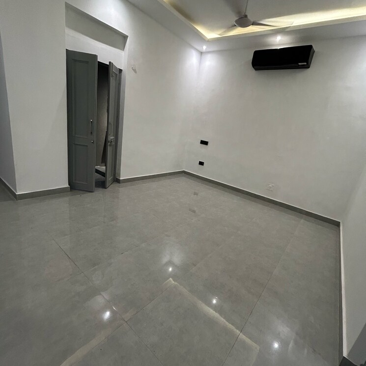 Room, south extension i 3 Bedroom 2300 Sq.Ft. Builder Floor In South Extension I Delhi 9322361