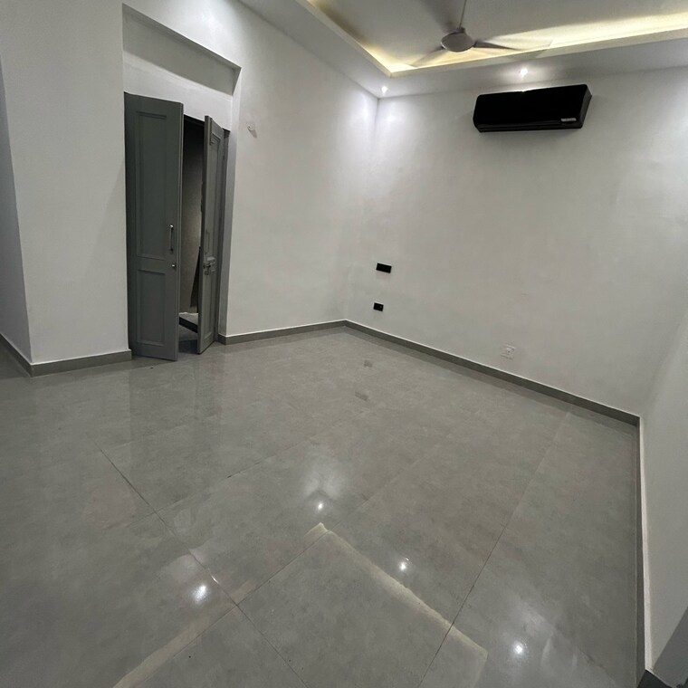 Room, south extension i 3 Bedroom 2300 Sq.Ft. Builder Floor In South Extension I Delhi 9322361