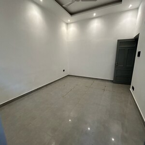 Room in 3 BHK Builder Floor at South Extension I – for Rent