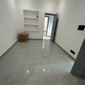 Room in 3 BHK Builder Floor at South Extension I – for Rent