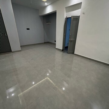 Room in 3 BHK Builder Floor at South Extension I – for Rent