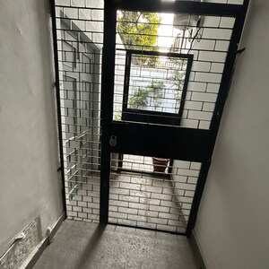 3 BHK Builder Floor – Entrance View at South Extension I - for Rent