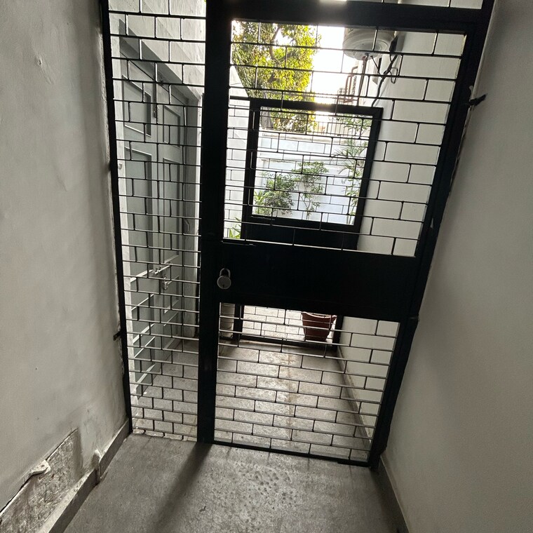 Entrance, south extension i 3 Bedroom 2300 Sq.Ft. Builder Floor In South Extension I Delhi 9322361