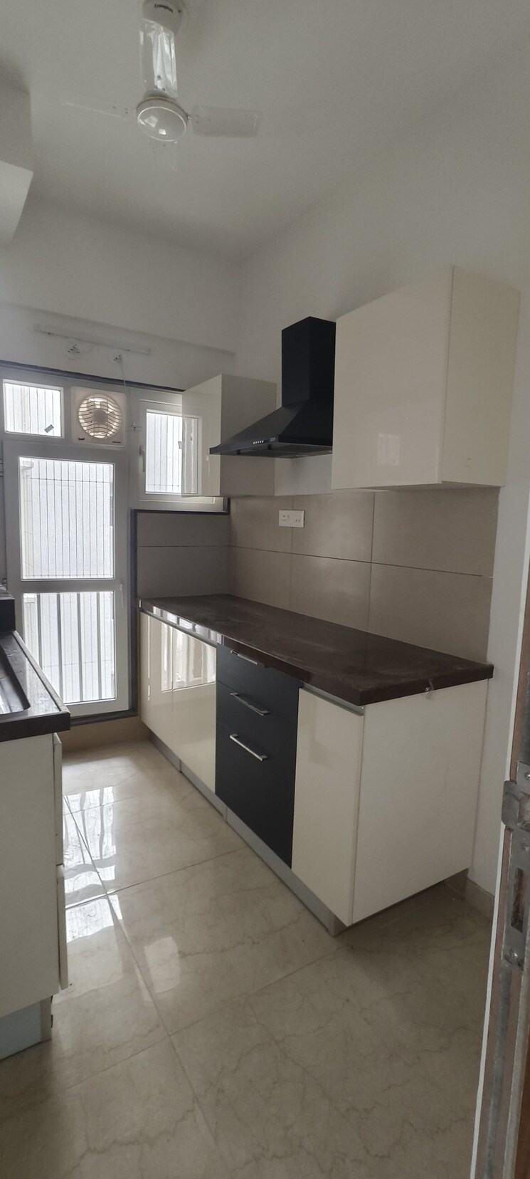 Kitchen, shapoorji-pallonji-bkc-28 2 Bedroom 712 Sq.Ft. Apartment In Bandra East Mumbai 9322365
