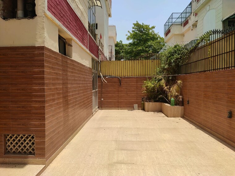 Balcony, unitech-the-world-spa 3.5 Bedroom 2806 Sq.Ft. Apartment In Sector 30 Gurgaon 9322372