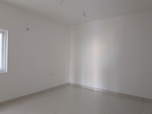 Room in 3 BHK Apartment at Prestige Beverly Hills, Kokapet – for Sale