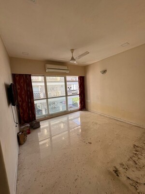 Room in 3 BHK Apartment at Ekta Iris, Khar West – for Rent