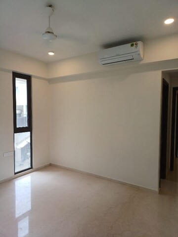 Room in 4 BHK Apartment at Radius Residency and Anand Bhuvan, Santacruz West – for Rent