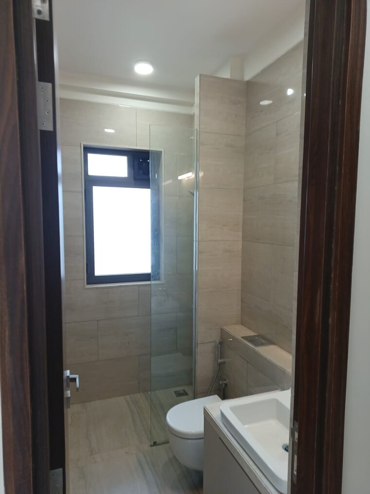 Bathroom, radius-residency-and-anand-bhuvan 4 Bedroom 1435 Sq.Ft. Apartment In Santacruz West Mumbai 9322503