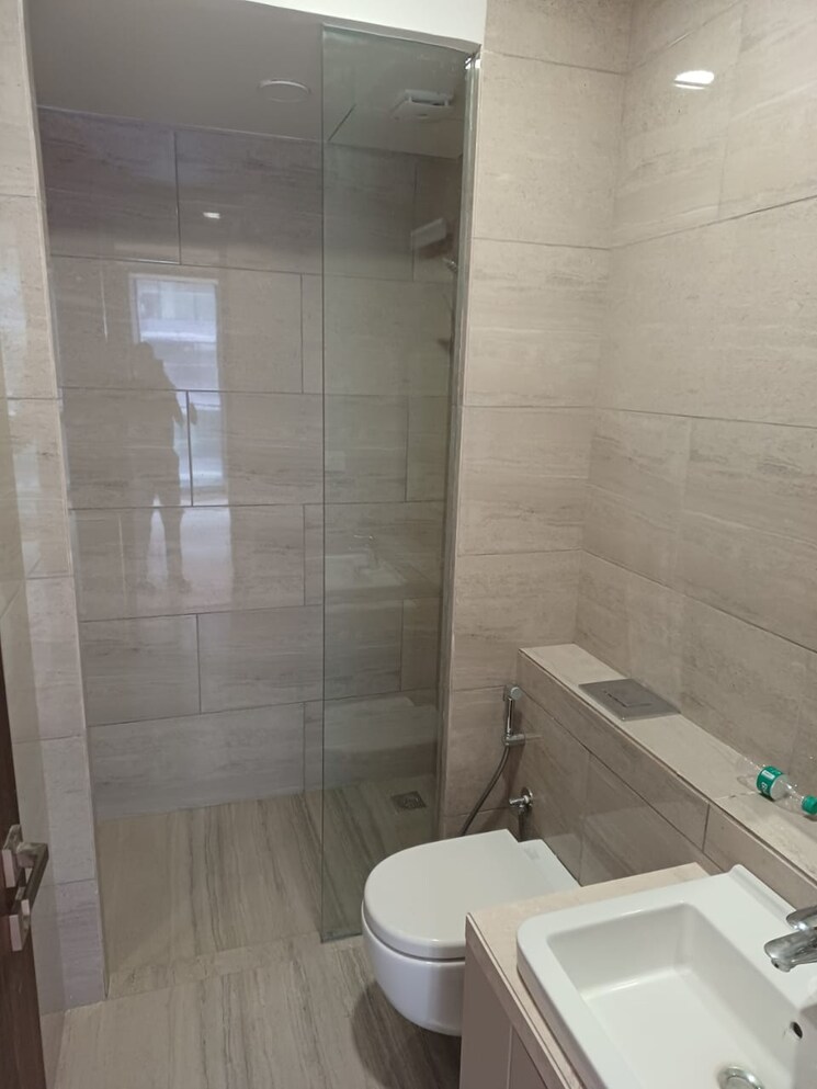 Bathroom, rna-ng-eclat 2 Bedroom 863 Sq.Ft. Apartment In Andheri West Mumbai 9322530