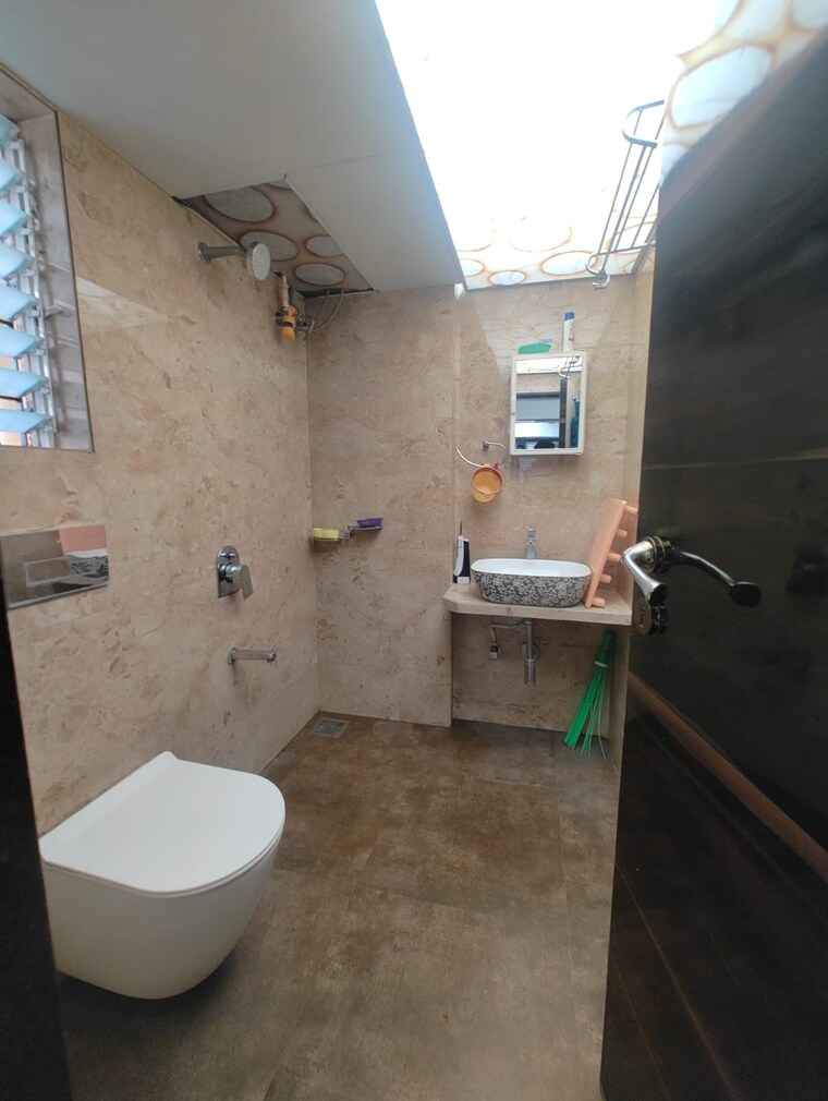 Bathroom, suyog-chs-naupada 2 Bedroom 900 Sq.Ft. Apartment In Naupada Thane 9322531