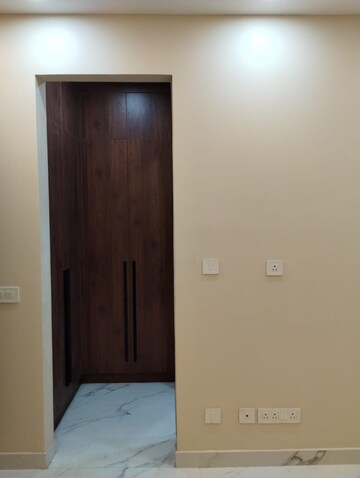 Room in 4 BHK Builder Floor at Sector 4 – for Sale