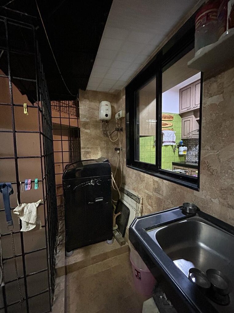 Kitchen, shashtri nagar 2 Bedroom 650 Sq.Ft. Apartment In Shashtri Nagar Mumbai 9322600