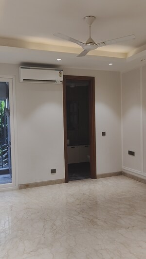 Room in 3 BHK Builder Floor at Greater Kailash I – for Rent