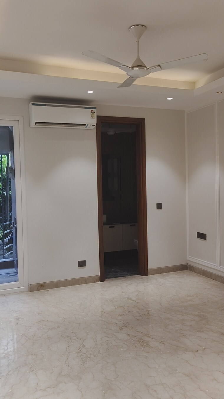 Room, greater kailash i 3 Bedroom 208 Sq.Yd. Builder Floor In Greater Kailash I Delhi 9322602