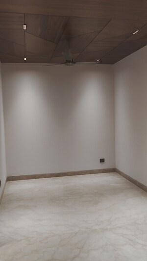 Room in 3 BHK Builder Floor at Greater Kailash I – for Rent