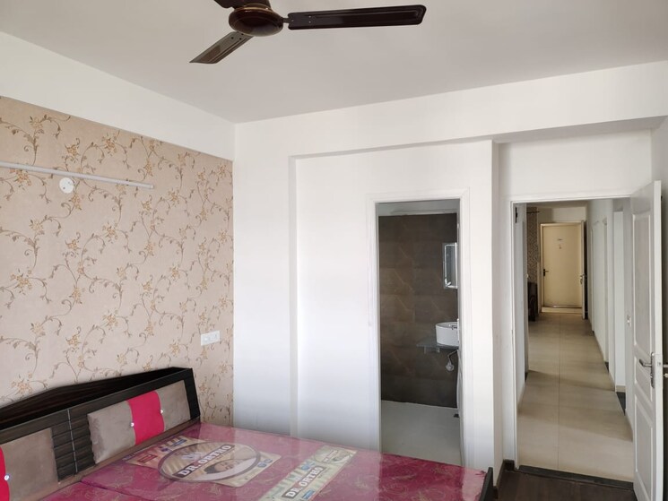 Room, international airport road 3 Bedroom 1800 Sq.Ft. Apartment In International Airport Road Zirakpur 9322540