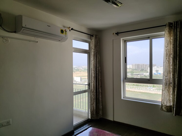 Room, international airport road 3 Bedroom 1800 Sq.Ft. Apartment In International Airport Road Zirakpur 9322540
