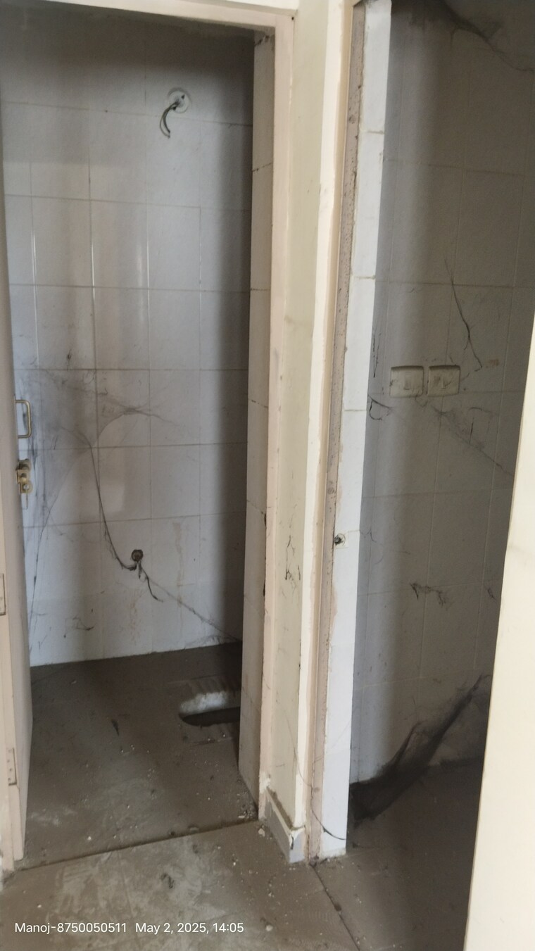 Bathroom, upavp-ganga-yamuna-and-hindon-enclave 1 Bedroom 650 Sq.Ft. Apartment In Pratap Vihar Ghaziabad 9322673